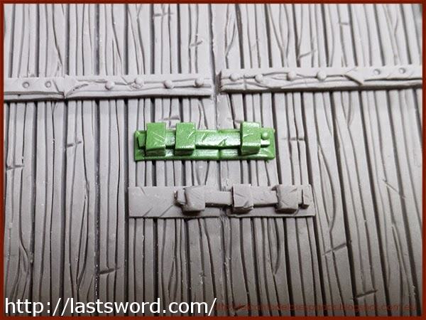 Wooden-Gate-Lock-Warhammer